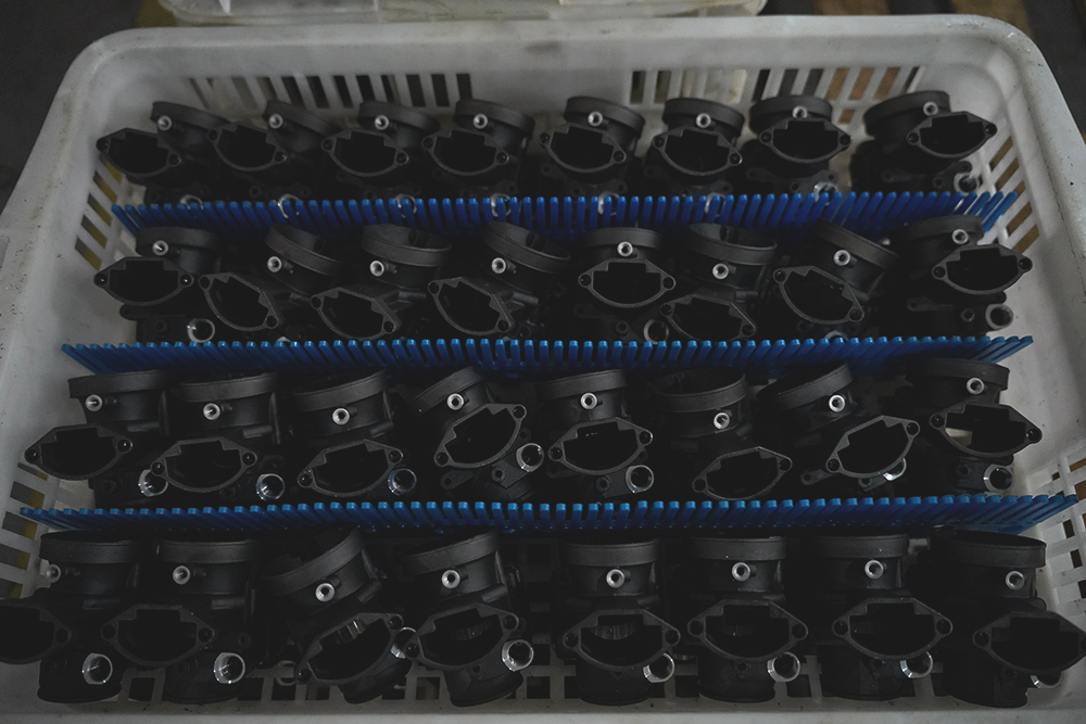 Improved Performance: The PWK carburetor is known for providing better throttle response and overall engine performance, helps to maximize fuel efficiency, ultimately saving you money on gas and extending the lifespan of your engine.
Wide Compatibility: The PWK carburetor is compatible with a wide range of makes and models, including Yamaha, Honda, Kawasaki, and Suzuki, as well as many off-brand dirt bikes and ATVs.